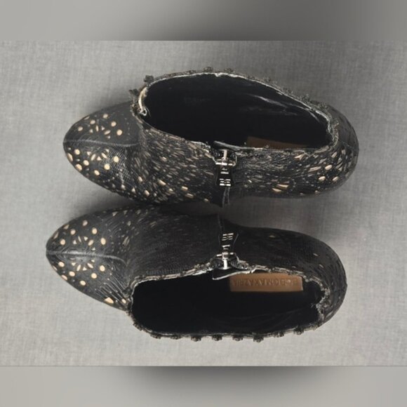 BCBGmaxazria Black & Tan Platform, Booties, Stiletto Shoes - Picture 6 of 15